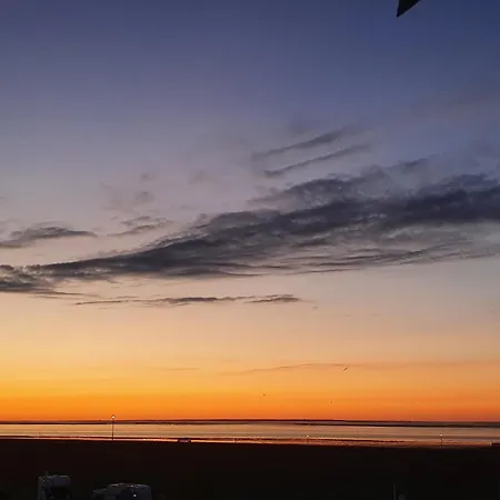 Отель Meerzeit Strandhotel Нойхарлингерзиль