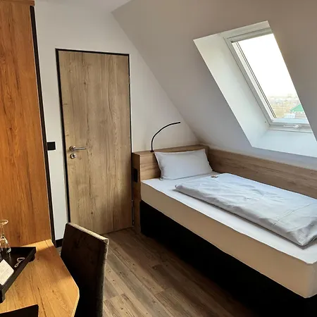 Отель Meerzeit Strandhotel Нойхарлингерзиль